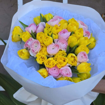 Elegant bouquet of Peony Double Tulips and Cloni Pink Ranunculus with lush petals, creating a soft and romantic floral arrangement.
