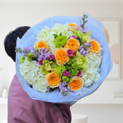 Vibrant designer bouquet - Garden Roses - Orchids -Lisianthus