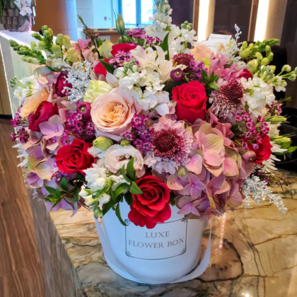 "Mood" Flower Box Hydrangea, Roses, Ranunculus